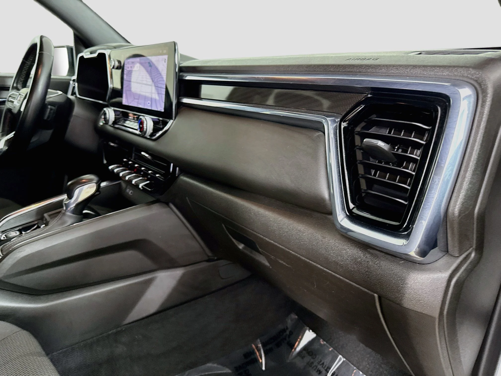 Used 2024 Summit White GMC Elevation image 31