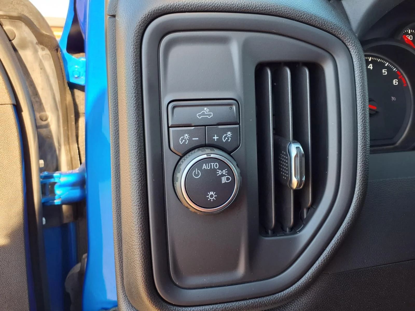 Used 2025 Riptide Blue Metallic Chevrolet Custom image 9