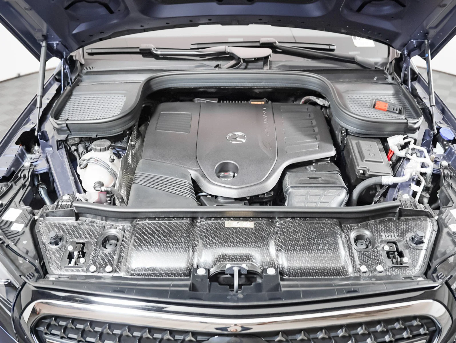 New 2027 Twilight Blue Metallic Mercedes-Benz 4MATIC® image 3