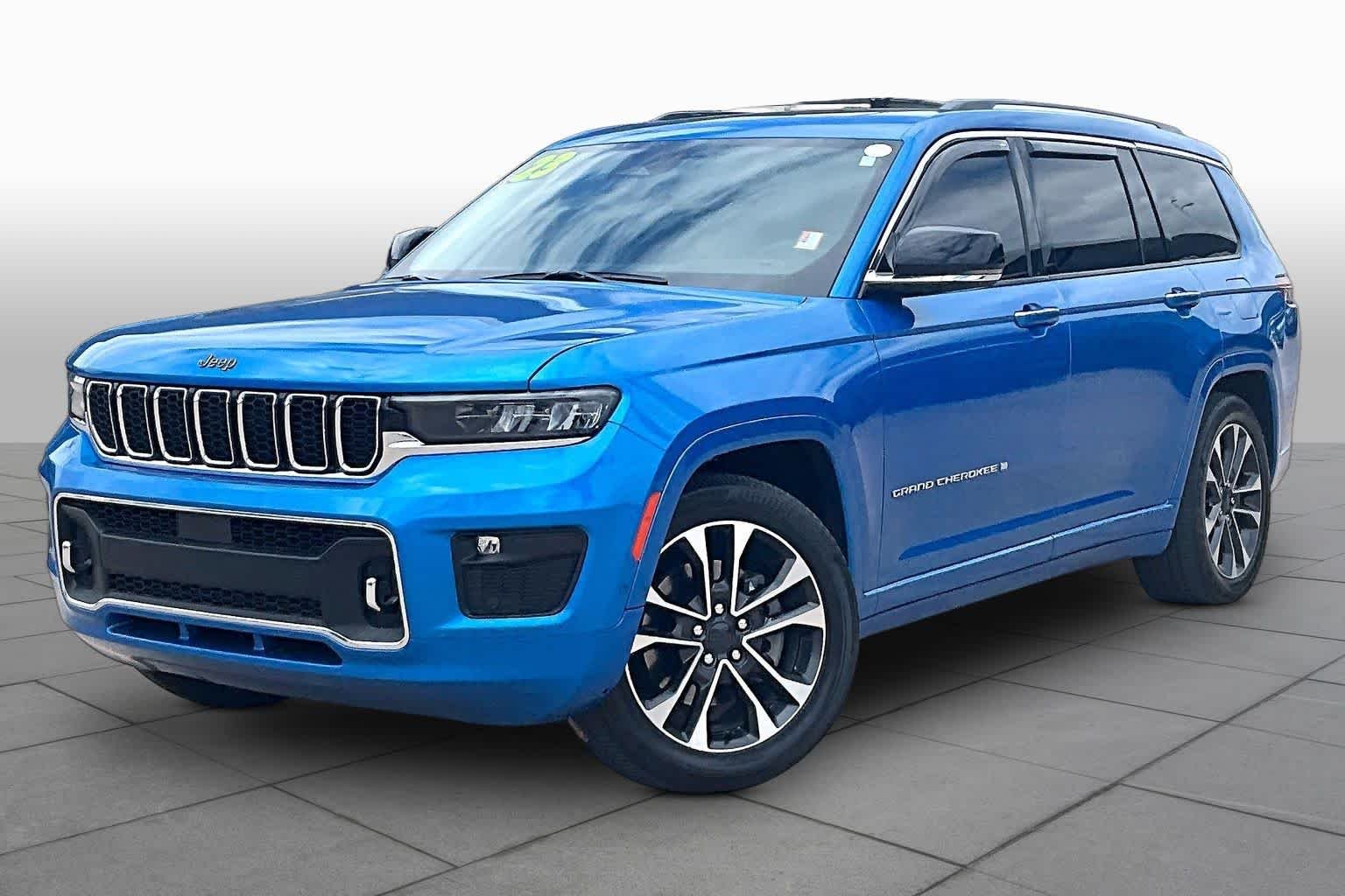 Used 2023 Hydro Blue Pearlcoat Jeep Overland image 2