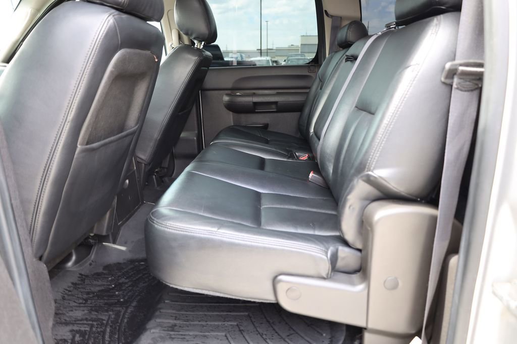 Used 2011 Sheer Silver Metallic Chevrolet LT image 17