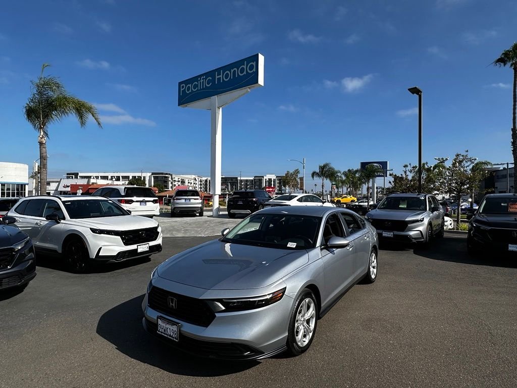 Used 2023 Silver Honda LX image 2