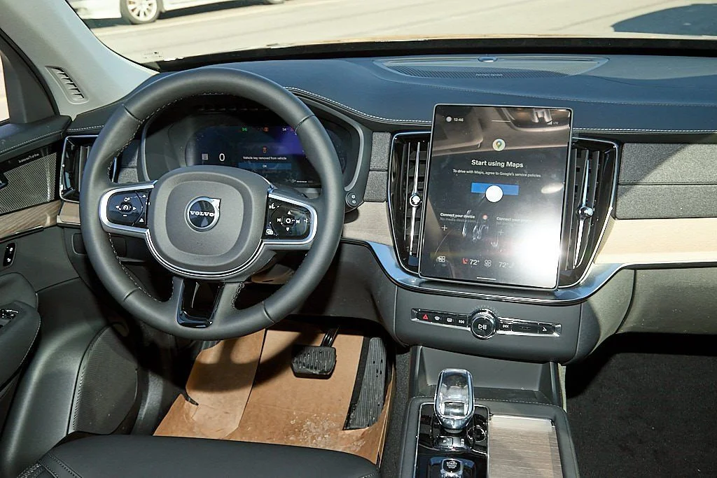 New 2026 Onyx Black Volvo Plus image 25