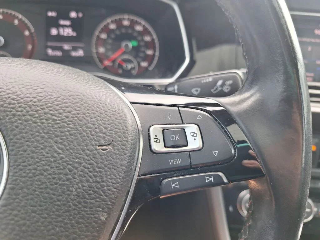 Used 2019  Volkswagen  image 12