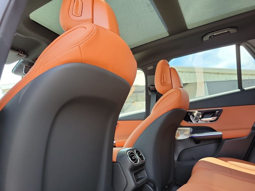 New 2027 MANUFAKTUR Alpine Grey Mercedes-Benz GLC 300 image 11