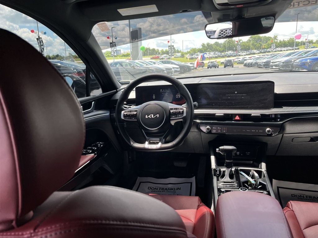 2025 Kia K5 GT-Line - Photo 10
