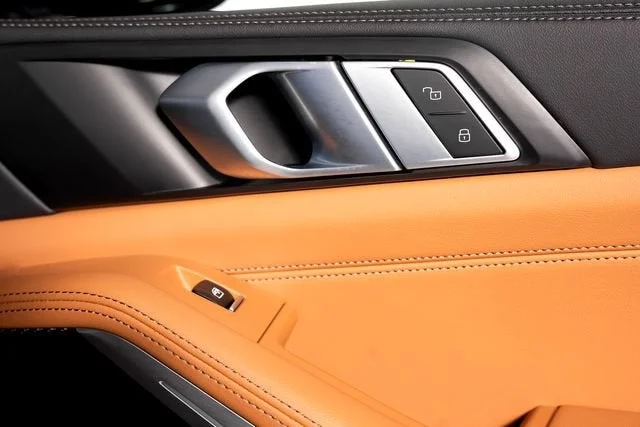Used 2025 Black Sapphire Metallic BMW M60i image 68