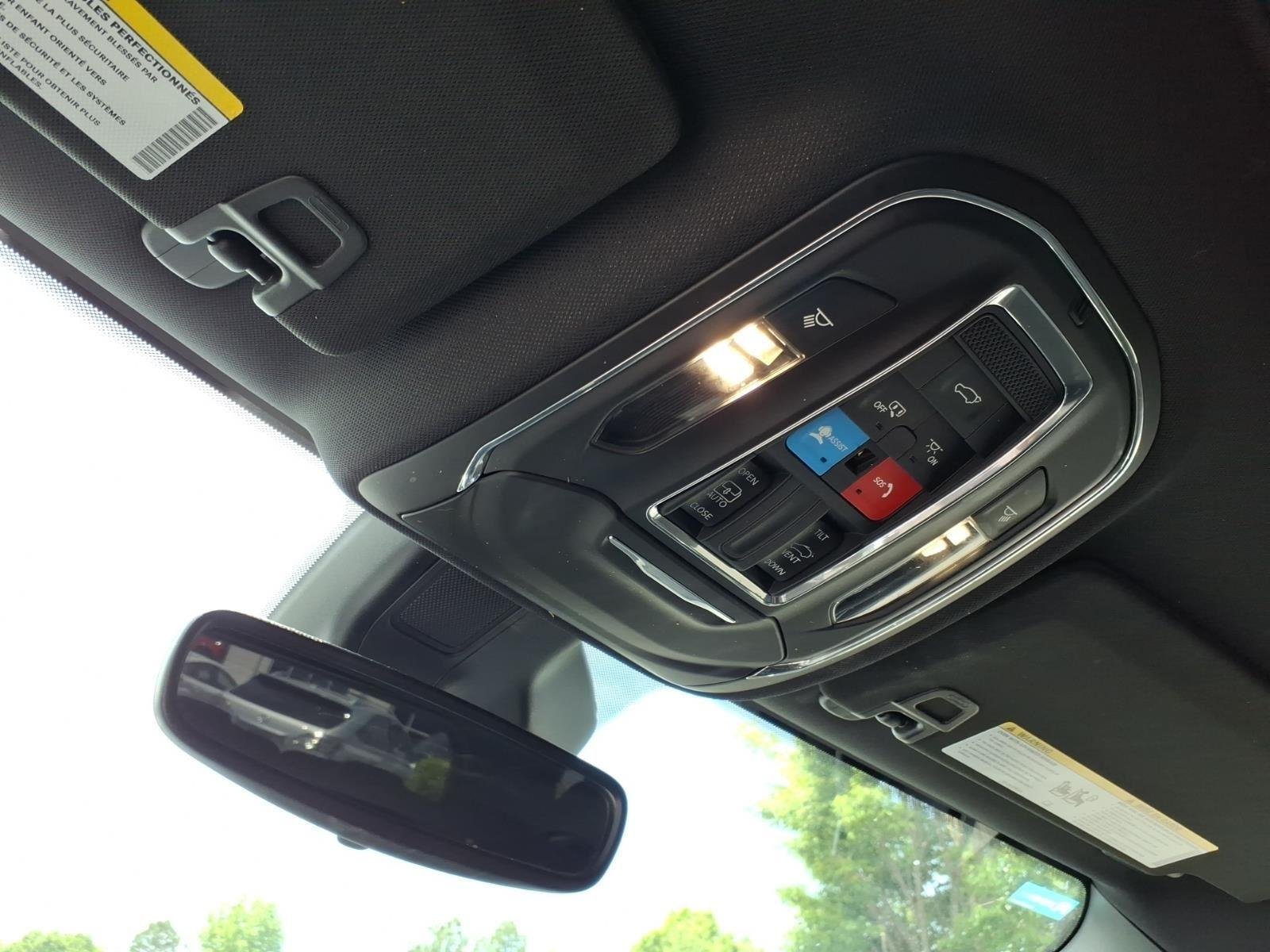 Used 2023 Silver Zynith Jeep Altitude image 9