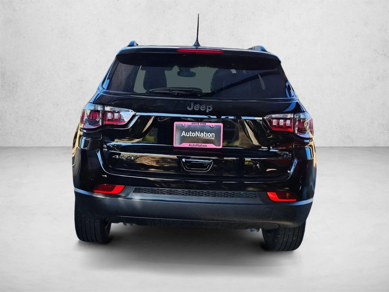 New 2026 Diamond Black Crystal Pearlcoat Jeep Latitude Altitude image 8
