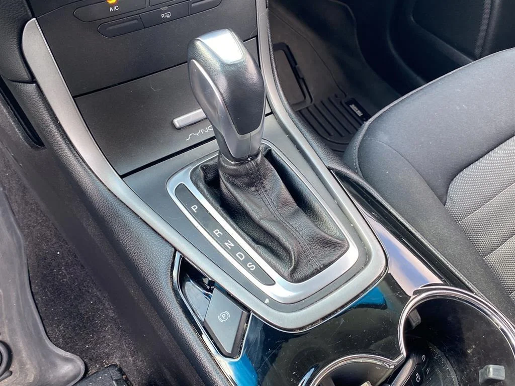 Used 2015 Magnetic Metallic Ford SE image 15