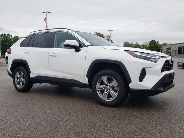 Used 2025 White Toyota XLE image 3