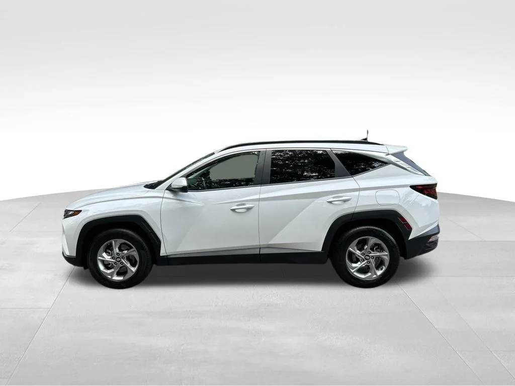 Used 2024 White Hyundai SEL image 2