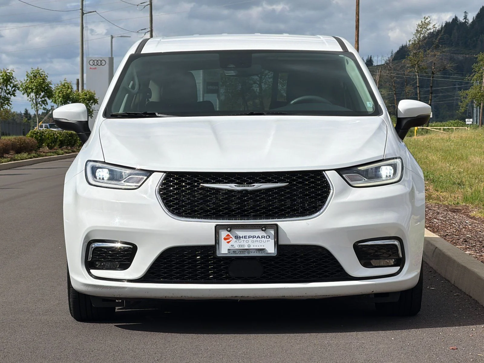 Used 2023 White Chrysler Touring L image 8