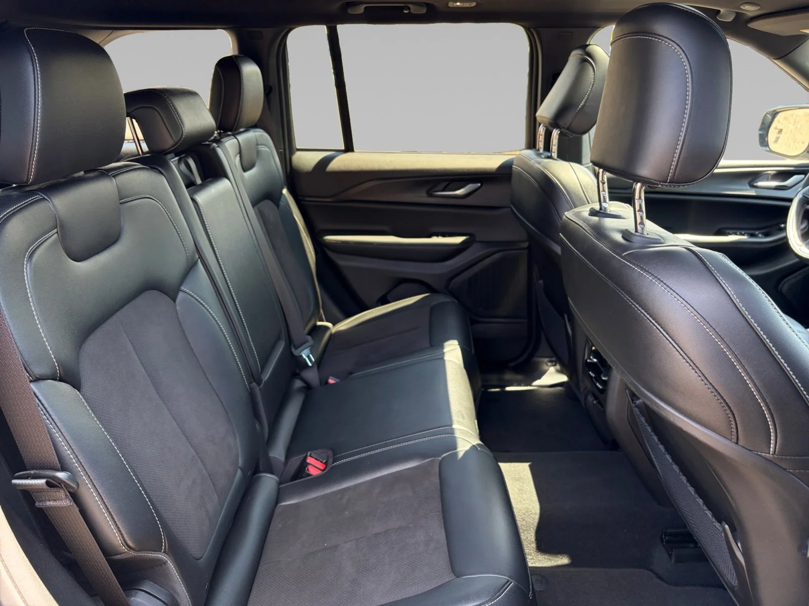 Used 2023 Black Jeep Altitude X image 16