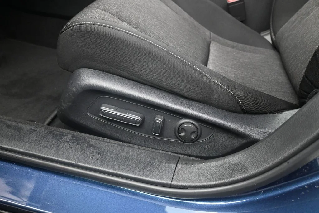 Used 2025  Honda SE image 19