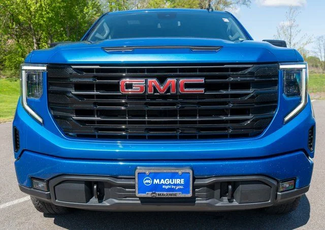 Used 2023 Blue GMC Elevation image 3