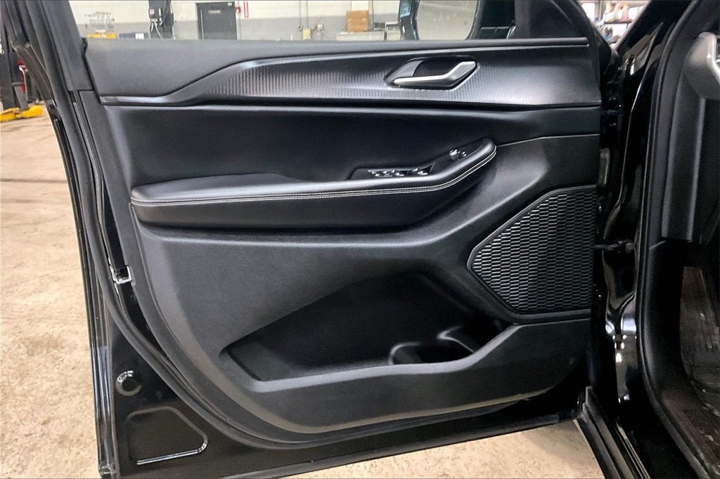 2023 JEEP GRAND CHEROKEE - Image 21