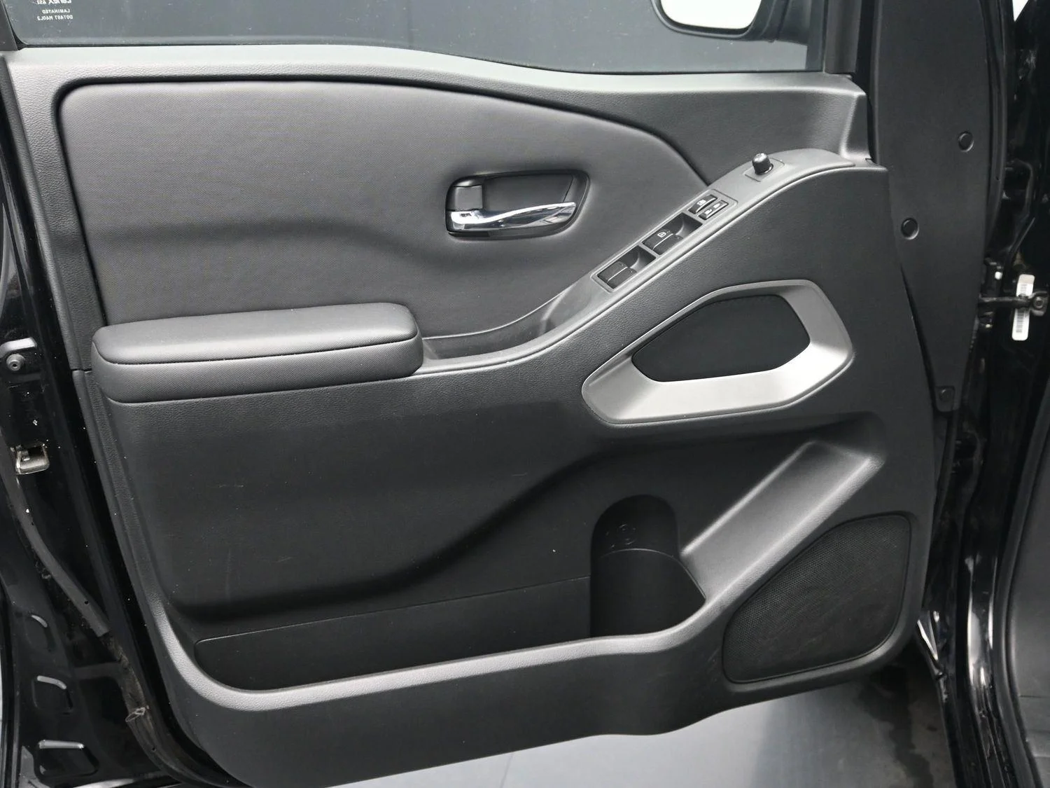 Used 2023  NISSAN  image 13