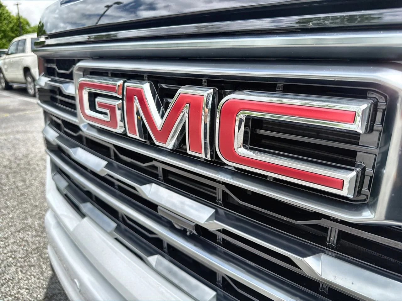 Used 2025 Summit White GMC AT4 image 26