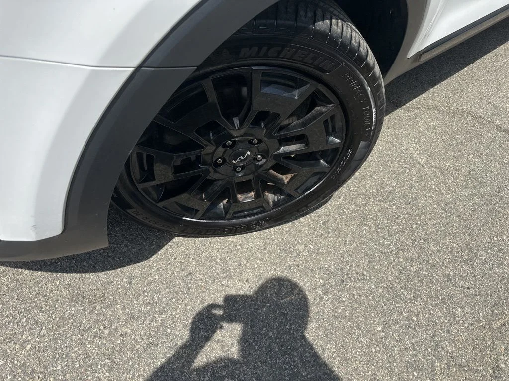 Used 2022 White Kia SX image 2