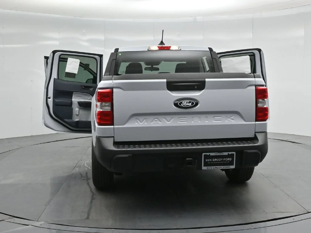 New 2026 Space White Metallic Ford XLT image 26
