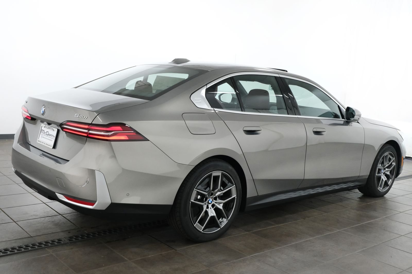 New 2027 Oxide Grey Metallic BMW 540i xDrive image 5