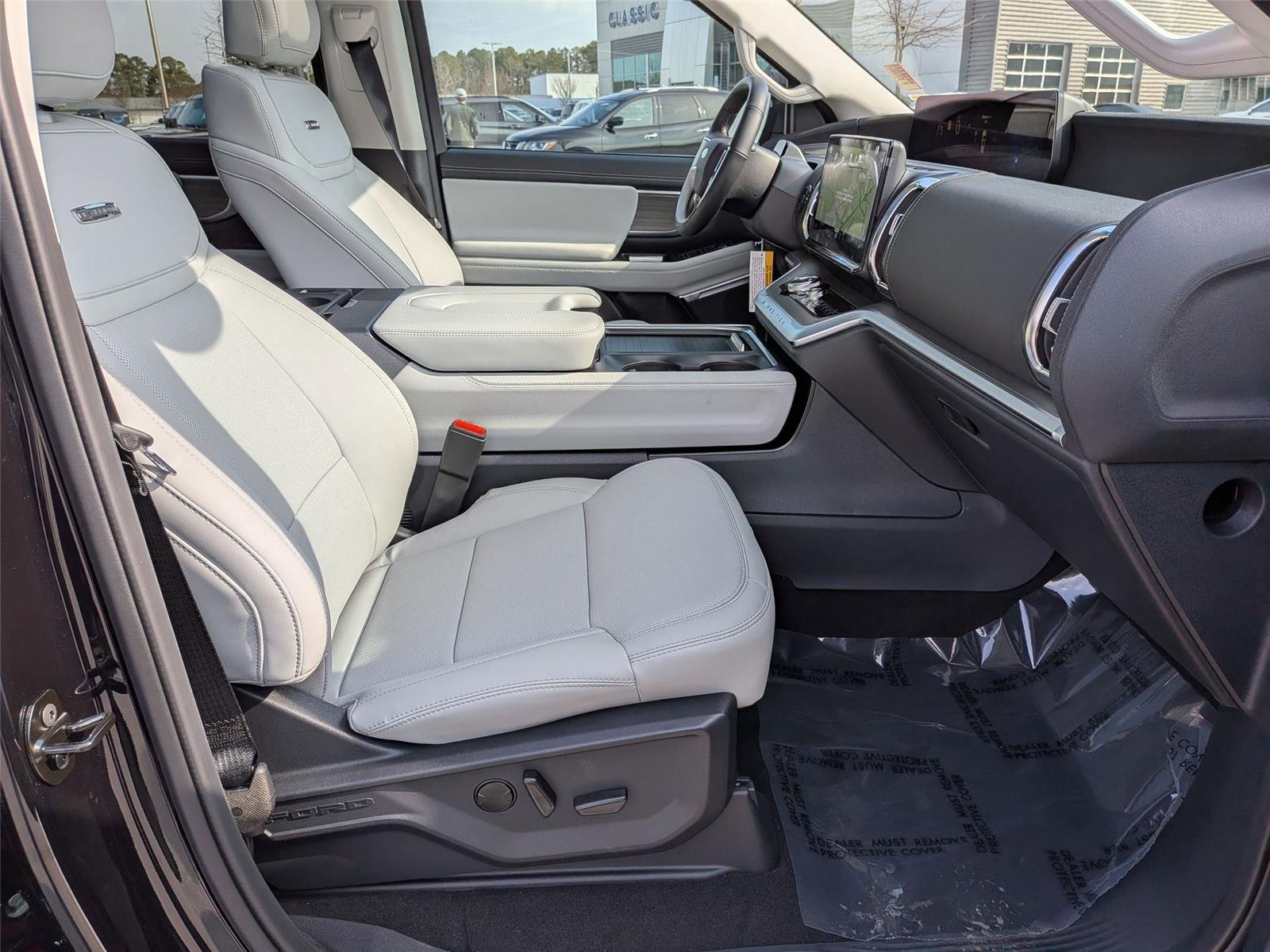 New 2025 Agate Black Metallic Ford Platinum® MAX image 40