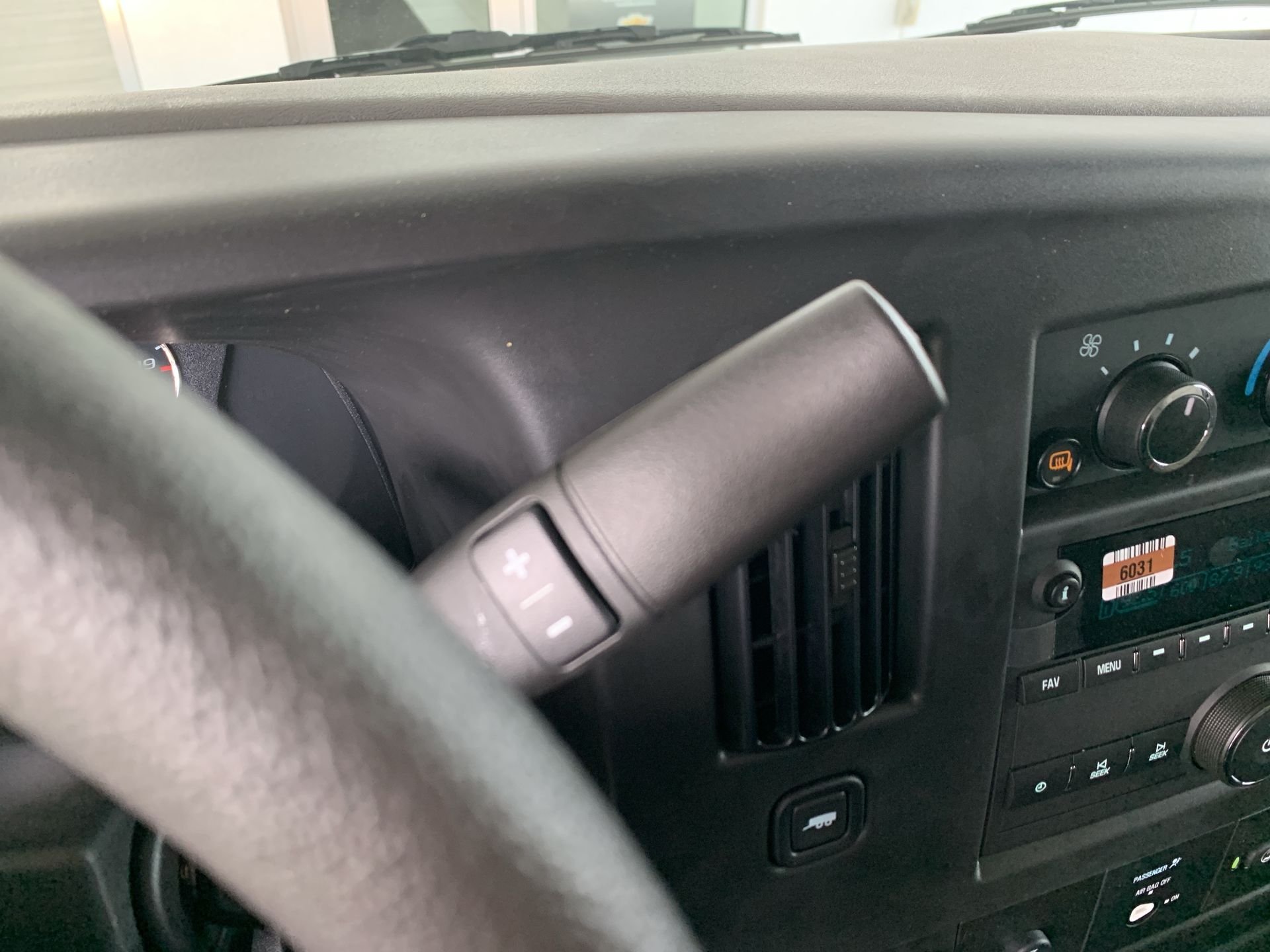 New 2025 Summit White GMC Work Van image 41