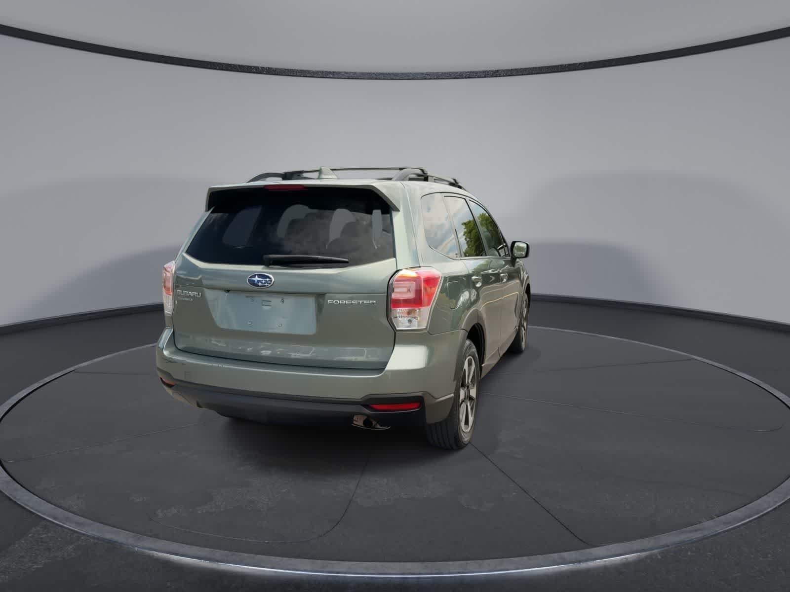 Used 2018 Jasmine Green Metallic Subaru Premium image 7