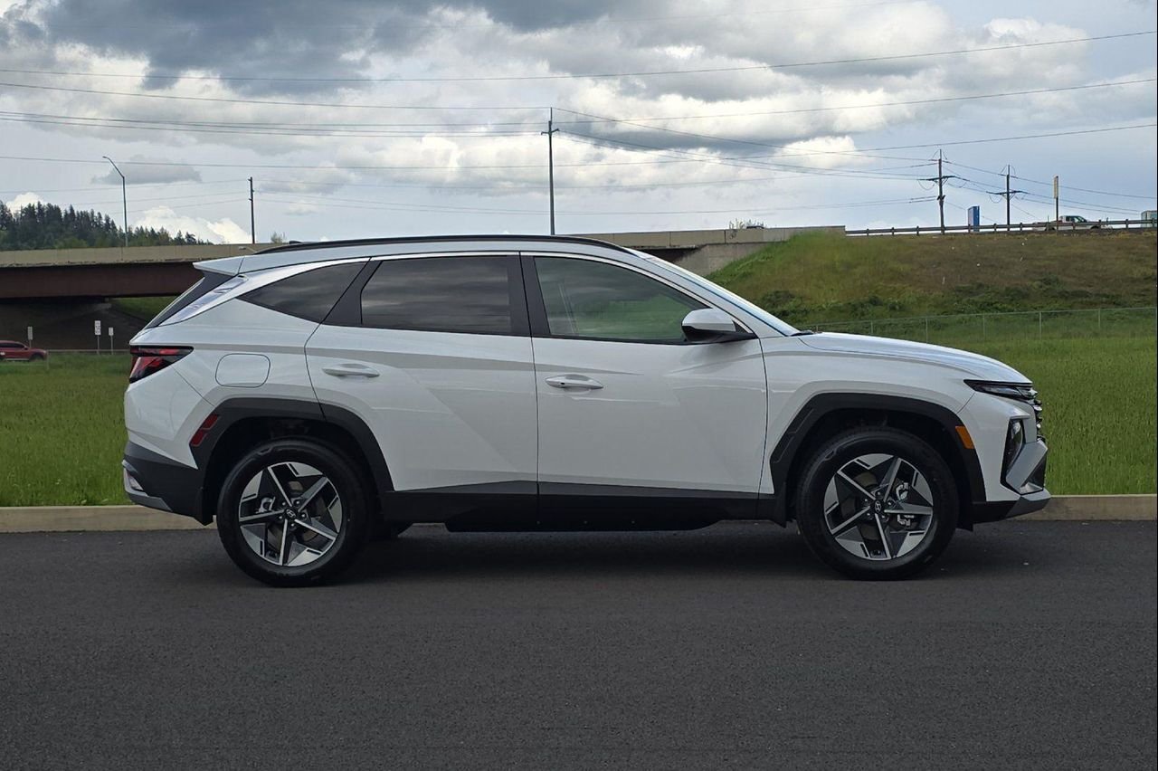 New 2026 White Hyundai SEL image 2