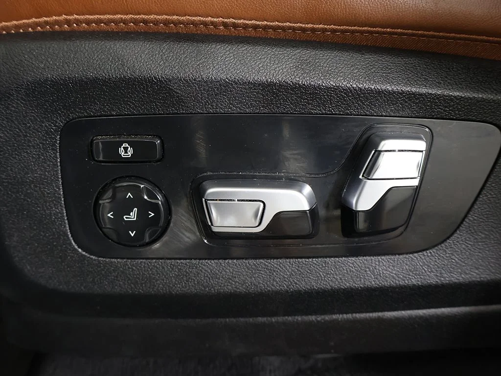 Used 2023 Alpine White BMW xDrive40i image 41