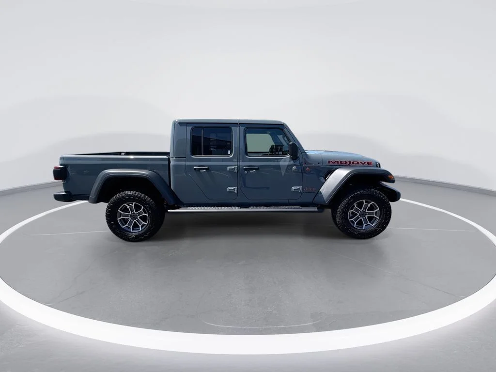 Used 2025 Gray Jeep Mojave image 9