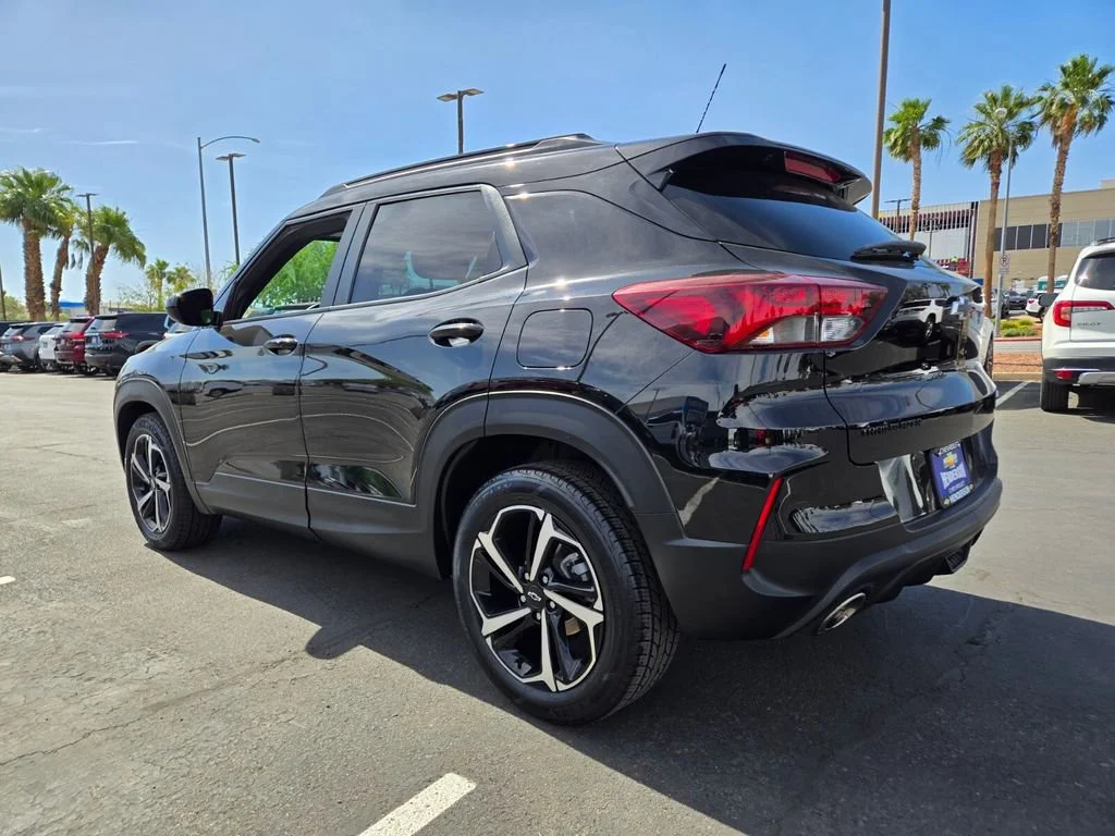 Used 2023 Mosaic Black Metallic Chevrolet RS image 4