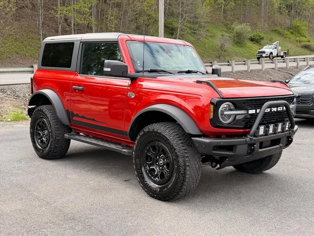 Used 2022 Red Ford Wildtrak image 17