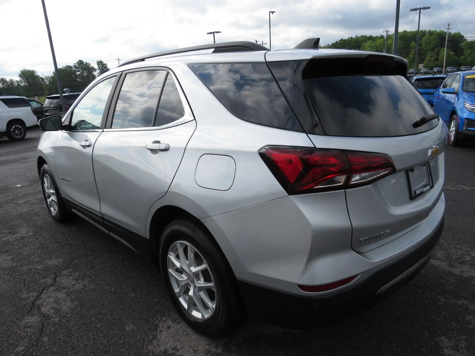 Used 2022 Silver Ice Metallic Chevrolet LT image 9