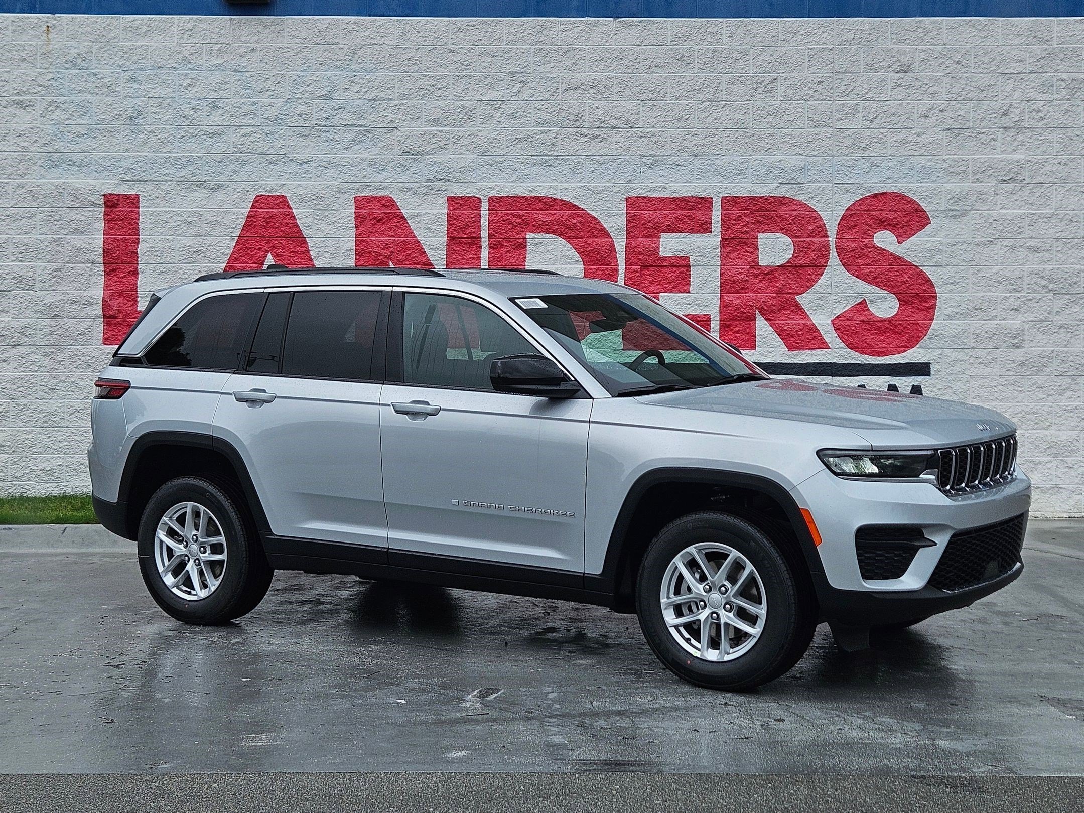 New 2026 Silver Zynith Exterior Paint Jeep Laredo image 1