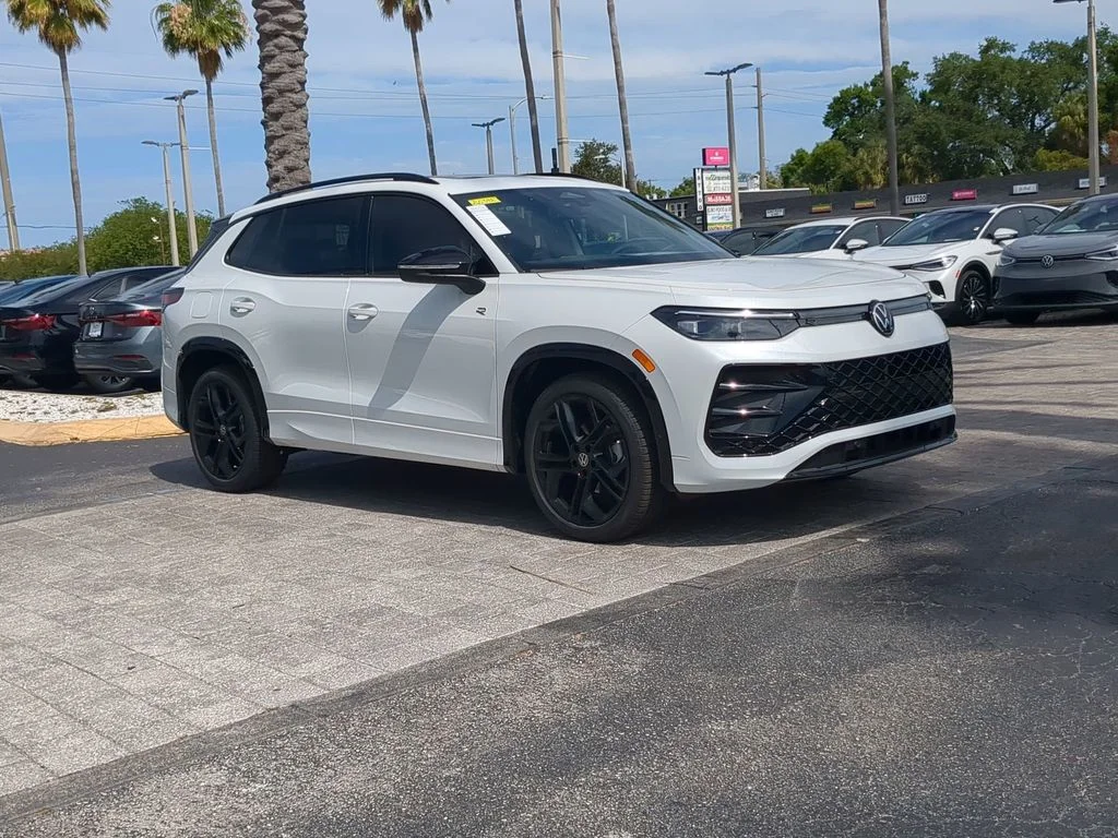 New 2026 White/off-white Volkswagen 2.0T SE R-Line Black image 2
