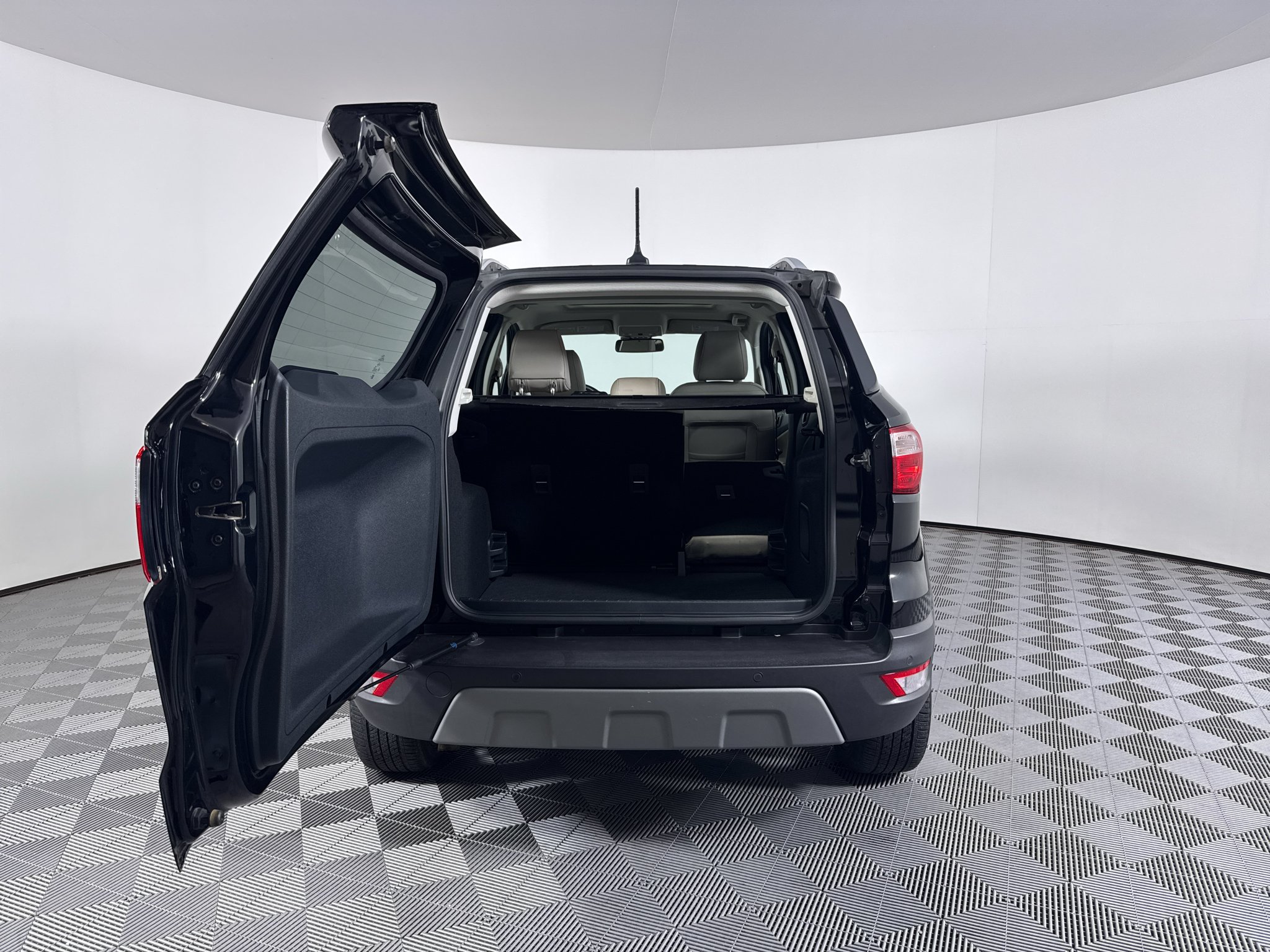 Used 2018 Shadow Black Ford Titanium image 8