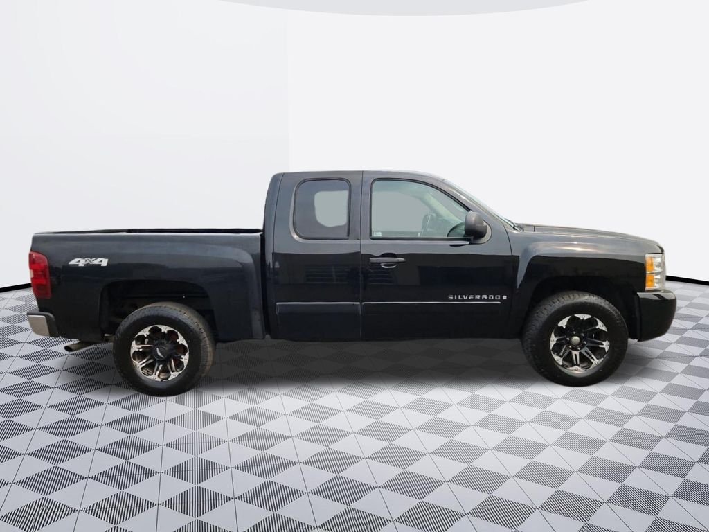 Used 2008 Black Chevrolet LT image 7