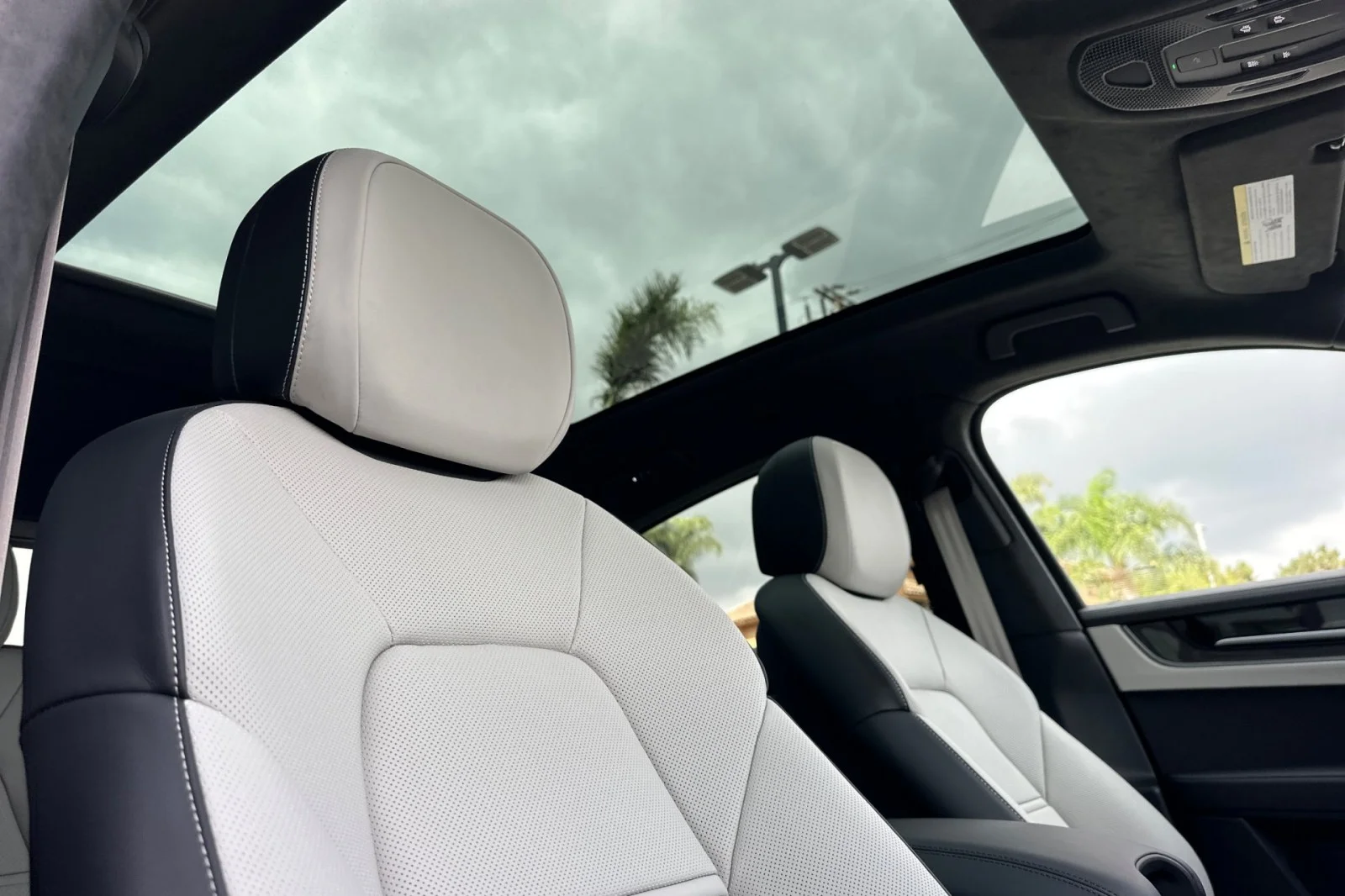 2026 Porsche Cayenne Coup Turbo E-Hybrid - Photo 17
