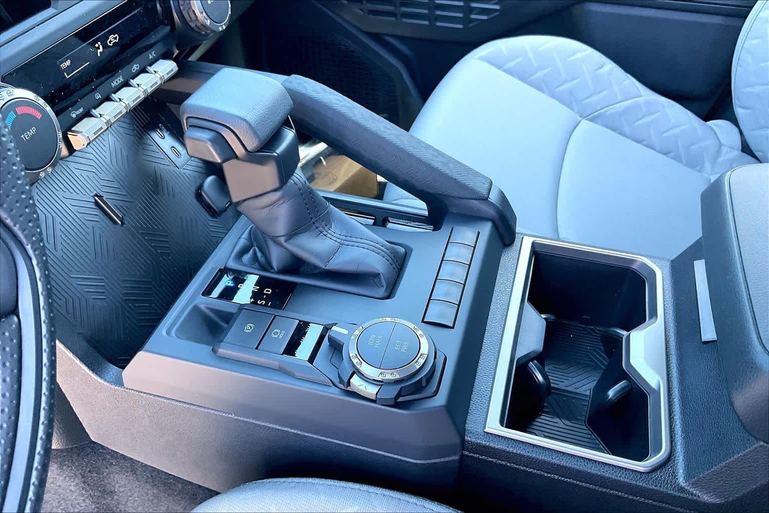 2026 Toyota Tacoma SR5 - Photo 7