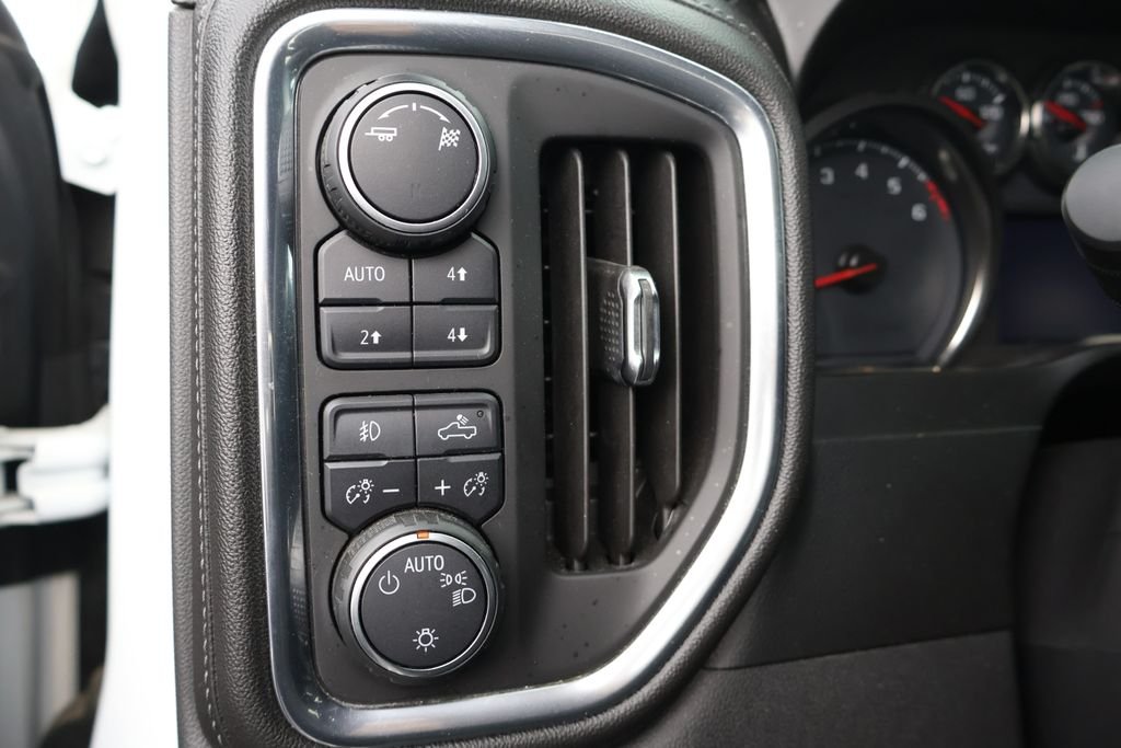 Used 2019 SUMMIT WHITE Chevrolet RST image 17
