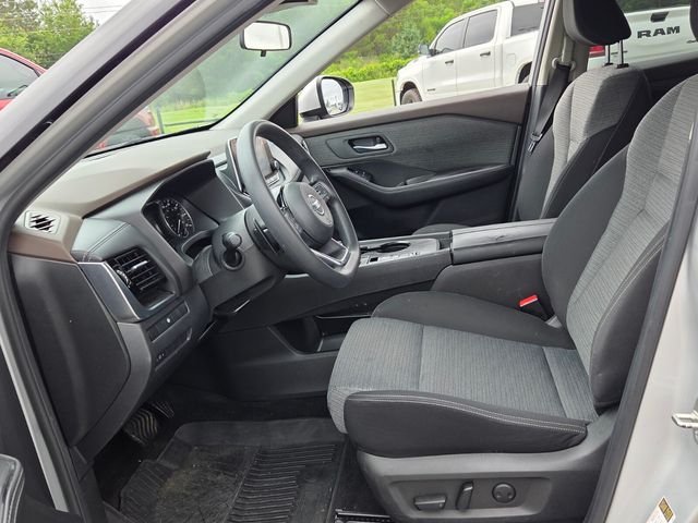 Used 2021 Silver Nissan SV image 5