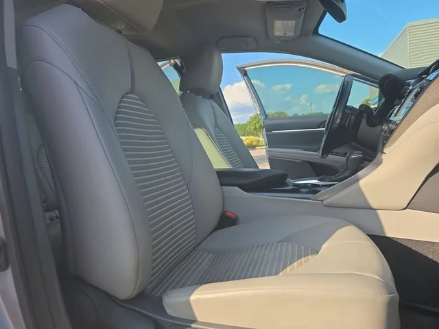 Used 2019 Silver Toyota SE image 11
