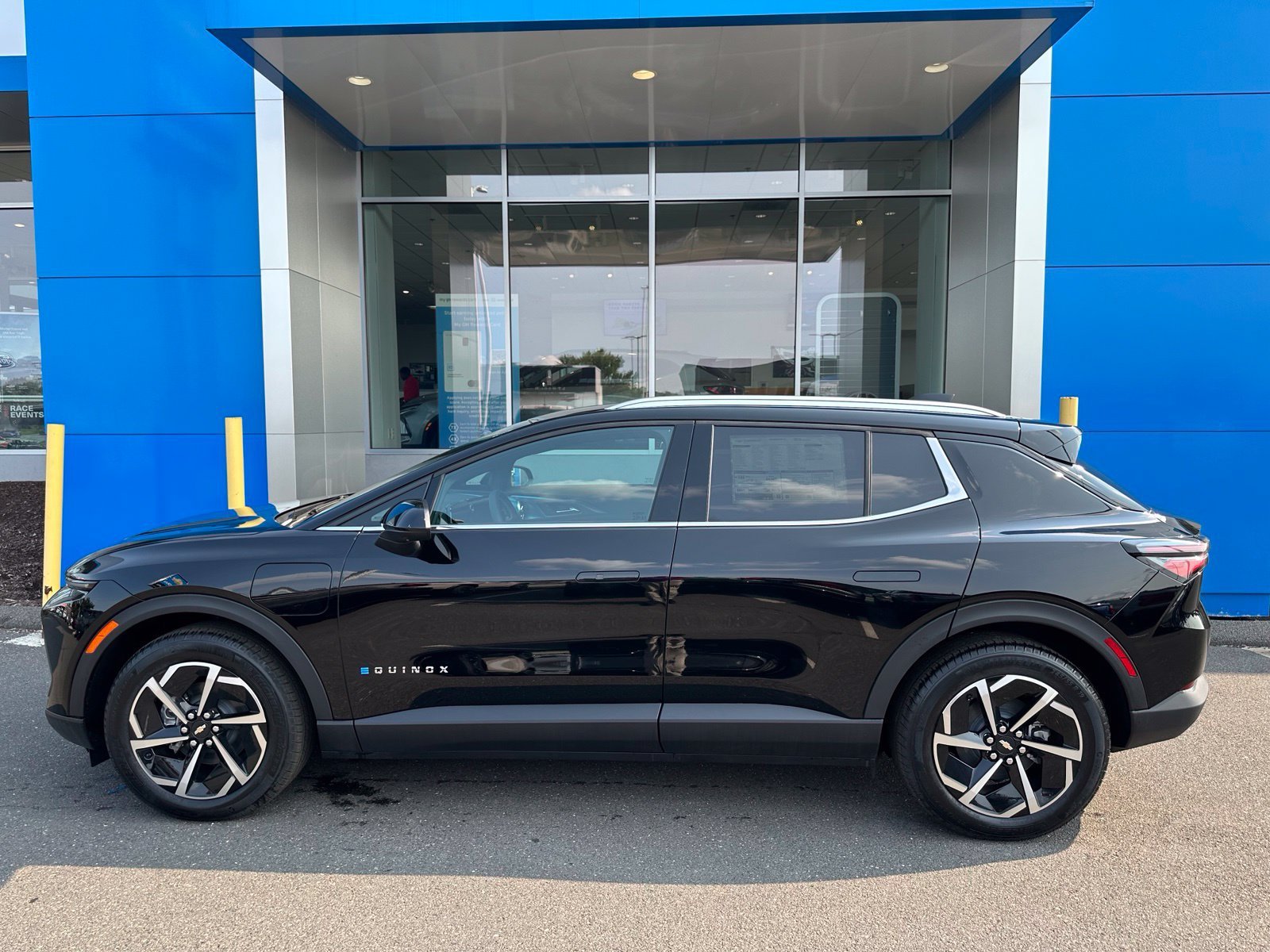 2026 Chevrolet Equinox EV 2LT - Photo 8