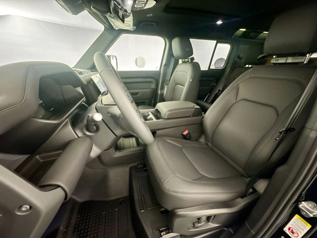 New 2026 Santorini Black Land Rover X-Dynamic SE image 21