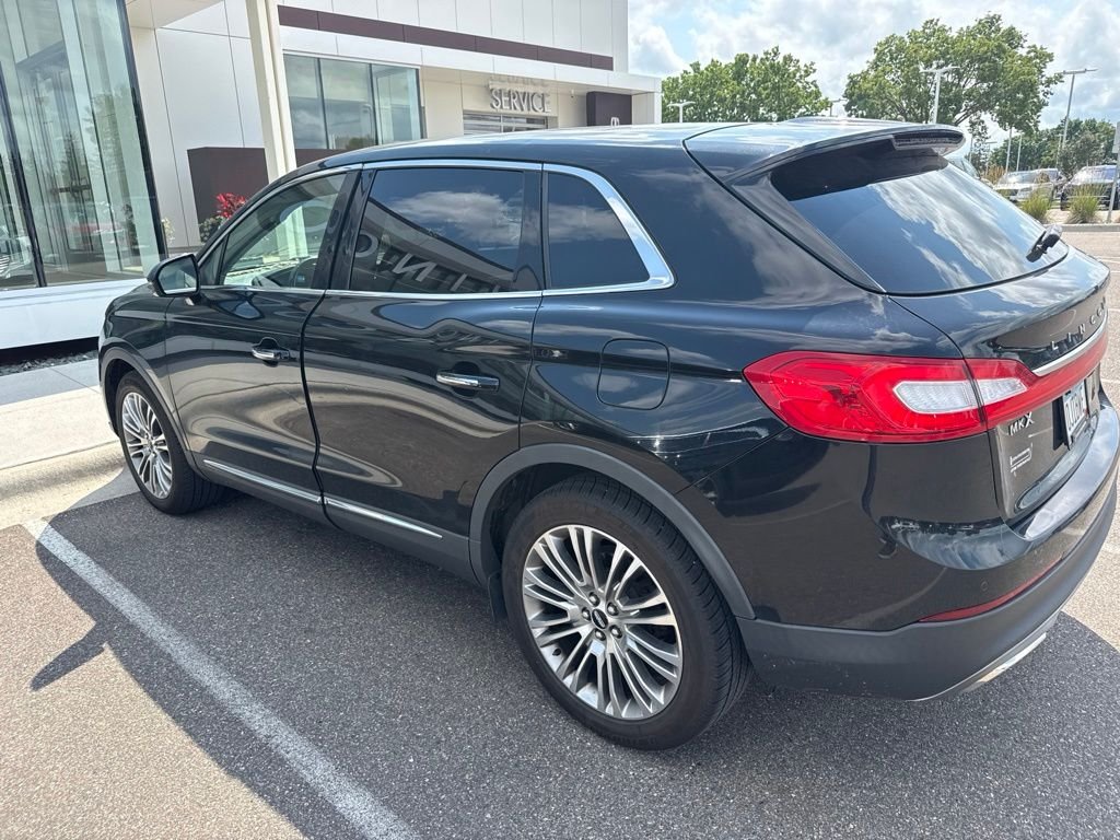 Used 2018 Black Lincoln Reserve image 9