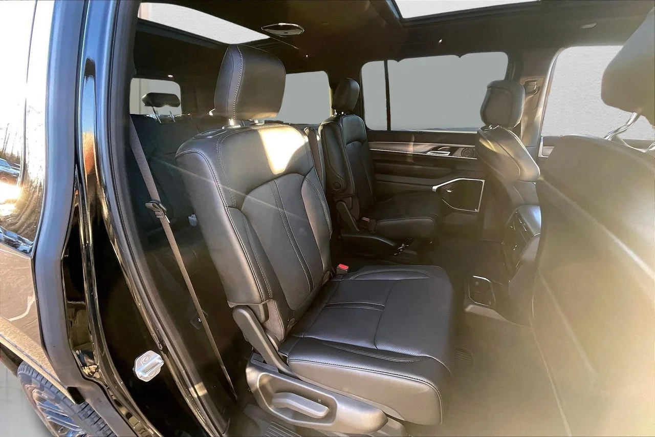 New 2026 High Gloss Black Exterior Paint Jeep Limited Reserve image 23