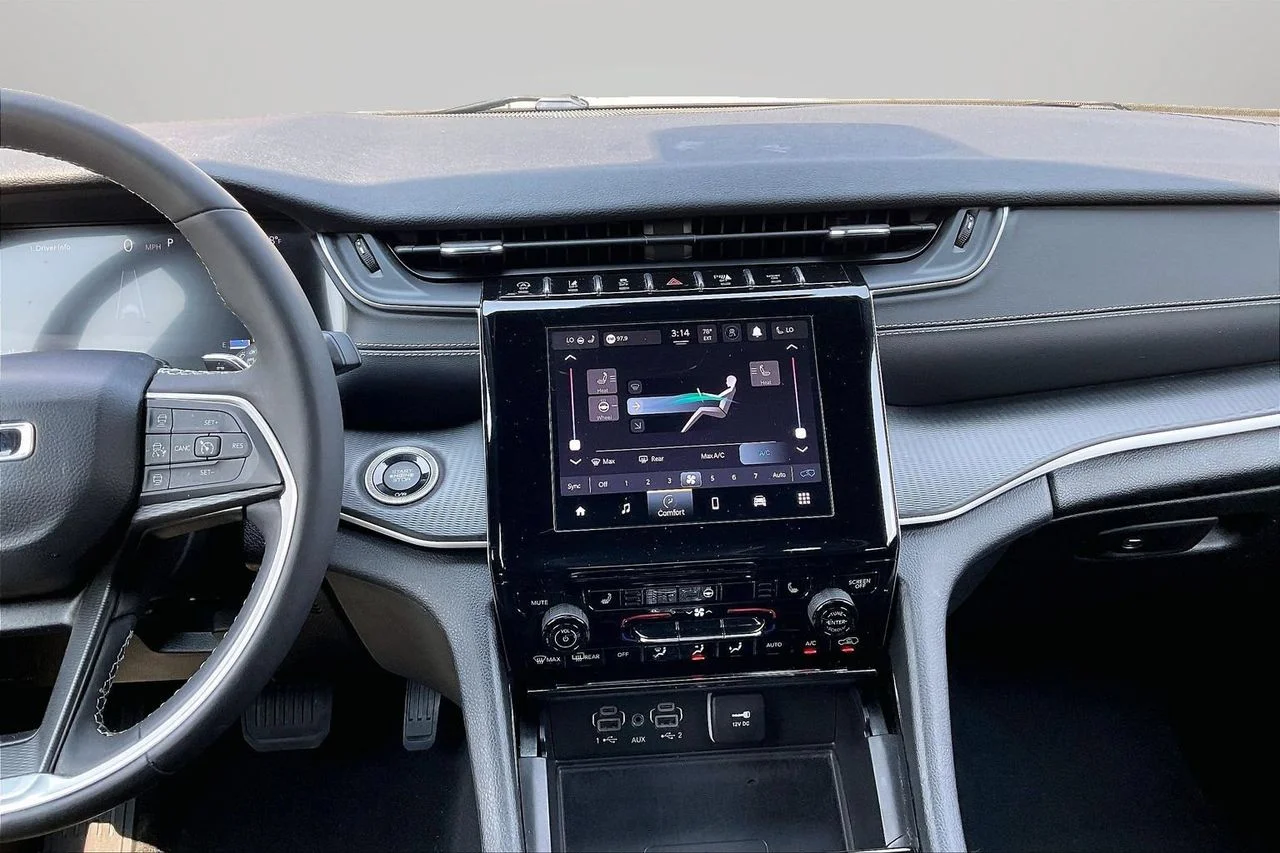 Used 2023 Gray Jeep Altitude X image 12