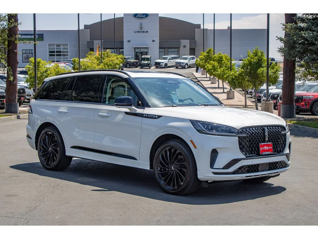 New 2026 PRISTINE WHITE METALLIC Lincoln Reserve image 2